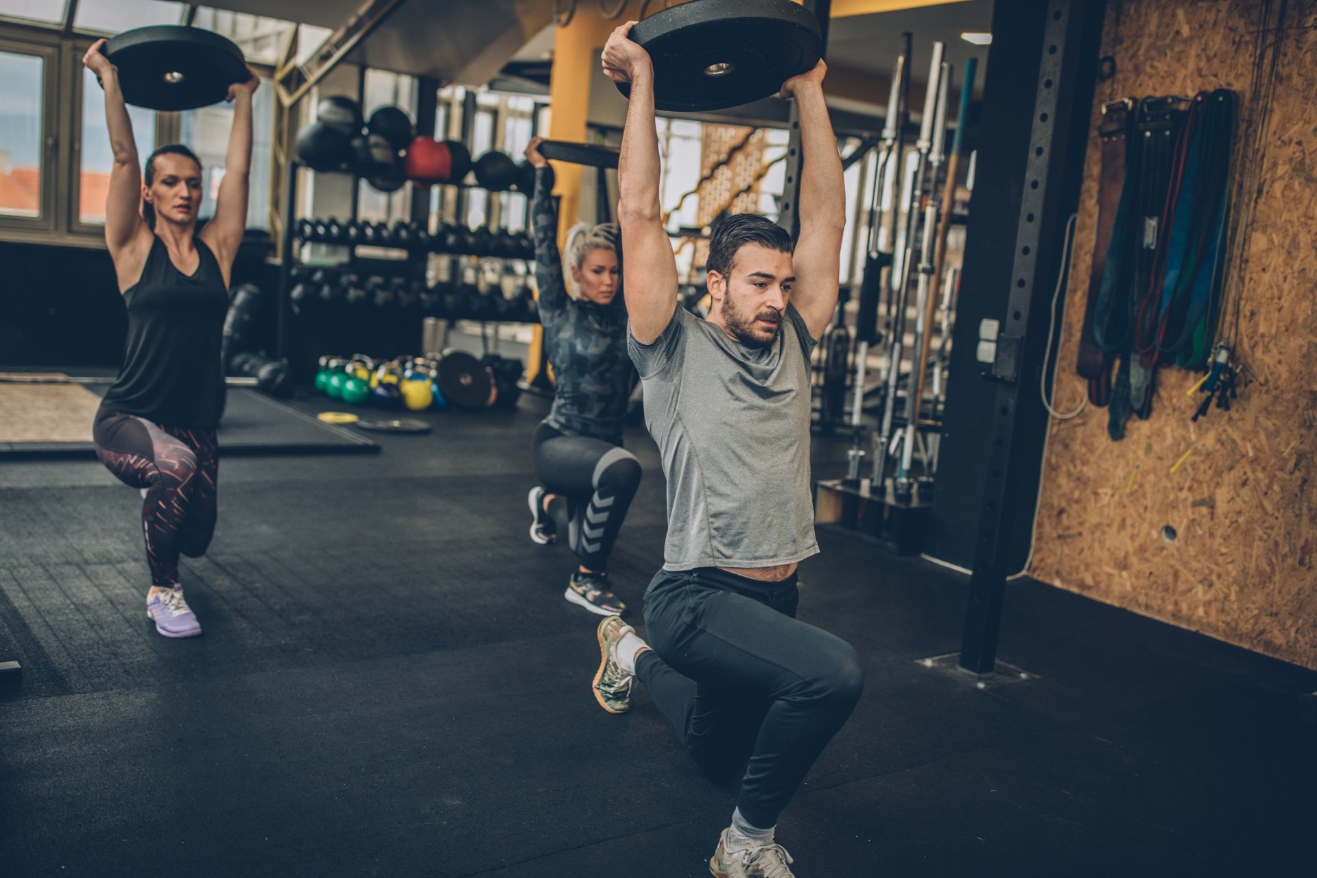 How can an athlete effectively balance strength and endurance training to optimize performance?